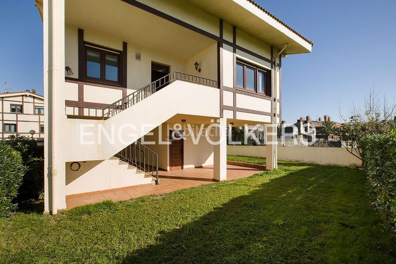 Foto 77b6245b-8c86-4b07-ba30-92e0b1d93c28. Casa adossada amb calefacció aparcament a santa maría de Getxo Getxo