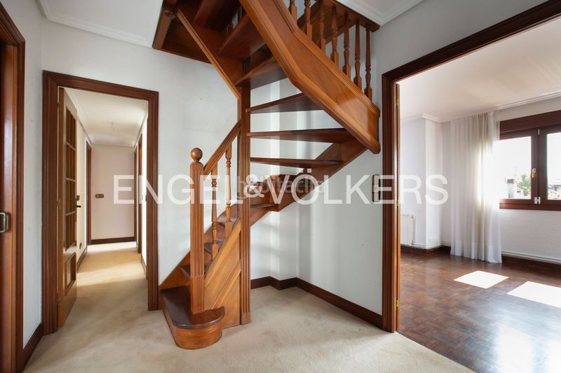 Foto ecd6e034-8dac-4e9c-a7fa-37c8e31a0d3c. Casa adossada amb calefacció aparcament a santa maría de Getxo Getxo