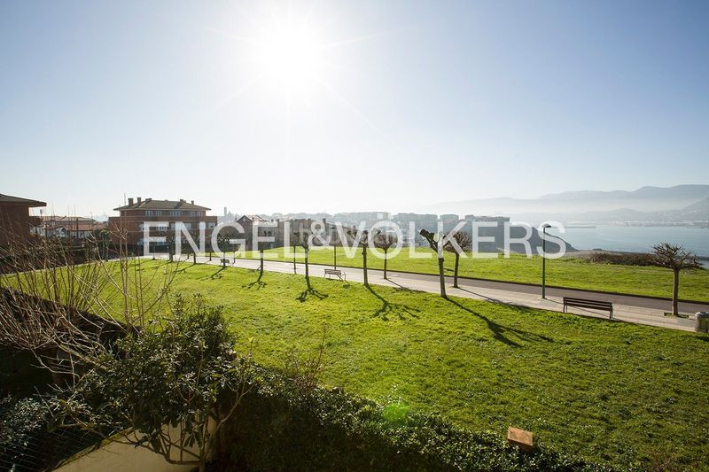 Foto eec833f7-7f89-452c-beb0-1ef9be0e632a. Casa adossada amb calefacció aparcament a santa maría de Getxo Getxo