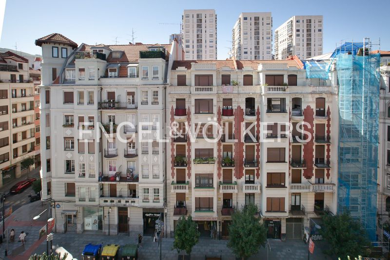 Foto 3f79bee1-3bc5-493b-8dd7-e2c41ff4fedd. Ático  exterior en el corazón de indautxu, calle maría díaz de haro en Bilbao