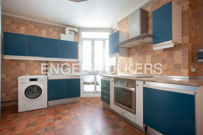 Foto d836a236-f0d6-42f3-9040-2b4629ce8e8c. Ático  exterior en el corazón de indautxu, calle maría díaz de haro en Bilbao
