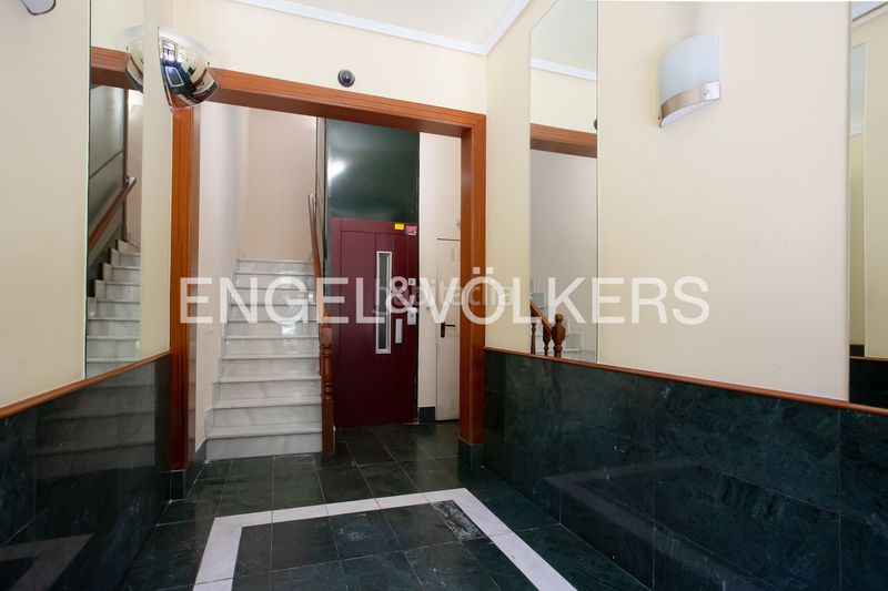 Foto ebc9df68-0290-4581-8a2f-fb92456bbfd4. Ático  exterior en el corazón de indautxu, calle maría díaz de haro en Bilbao