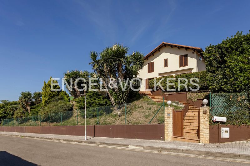 Foto 855e3497-d5ba-415a-9918-6a9d1309ae18. Casa con riscaldamento parcheggio piscina in Barrika
