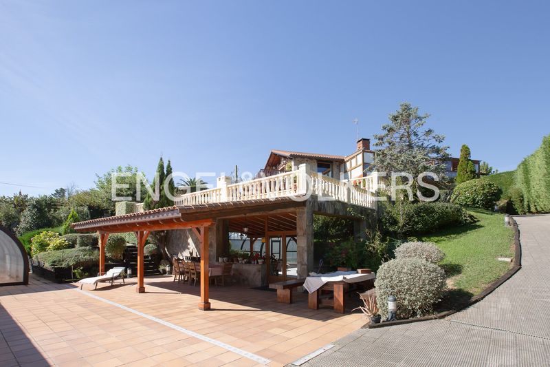 Foto 49b9633b-4096-44e3-bfd6-fd744774a7a4. Casa amb calefacció aparcament a Barrika