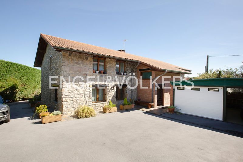 Foto ab99f455-3498-465b-b010-352c97b4c03d. Casa amb calefacció aparcament a Barrika