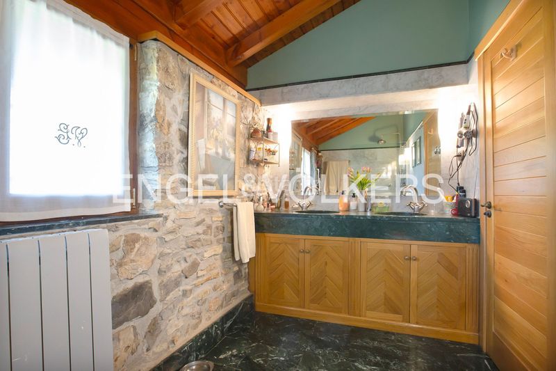 Foto b8350334-8e52-476f-ac91-d467307c98b8. Casa amb calefacció aparcament a Barrika