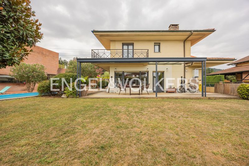 Foto a7db50cf-0412-428f-989d-647cbca02625. Maison jumelée avec chauffage piscine dans Abadiño