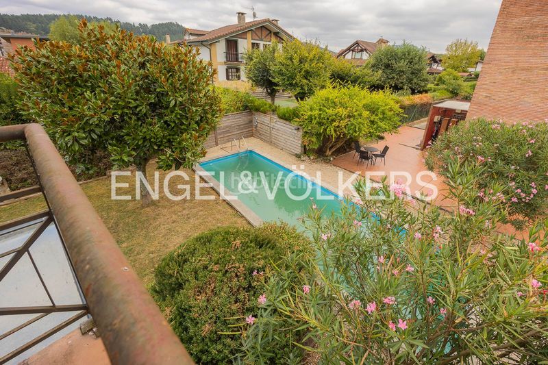 Foto d6a433ff-de4d-4021-af60-44e3d9481689. Maison jumelée avec chauffage piscine dans Abadiño