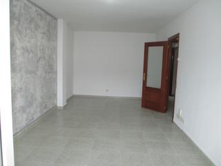 Etagenwohnung  Carrer d'esteve cardelús. Piso muy centrico y soleado