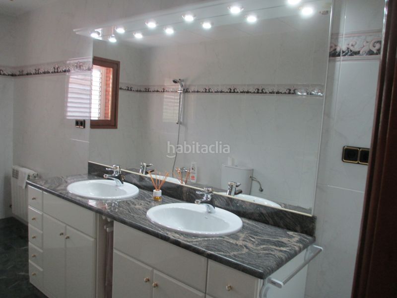 Foto 0c2fd6b0-b7fa-48bc-907e-8c39949435b0. Casa adossada amb calefacció a Sant Celoni