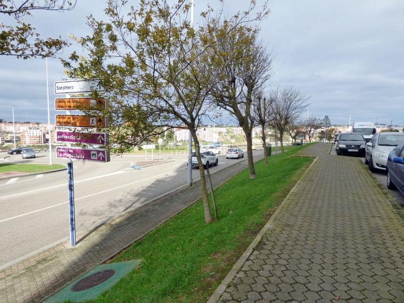 Foto f2081482-6649-43bf-91bf-a441ad085d14. Local comercial a Los Castros Santander