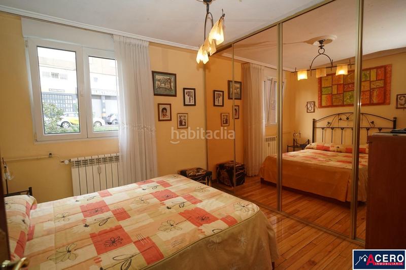 Foto d5d1fcd1-00a1-4790-bfe7-ec9dc30eee22. Pis amb calefacció aparcament a Los Castros Santander