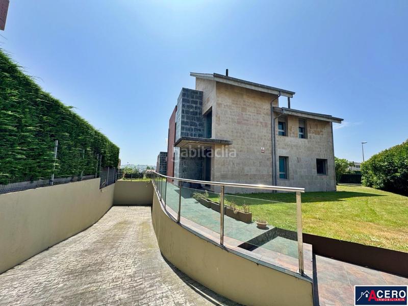 Foto 9caeadc7-87e8-4ca3-9e5b-ee11c501ba28. Xalet amb aparcament piscina a Mompia Santa Cruz de Bezana