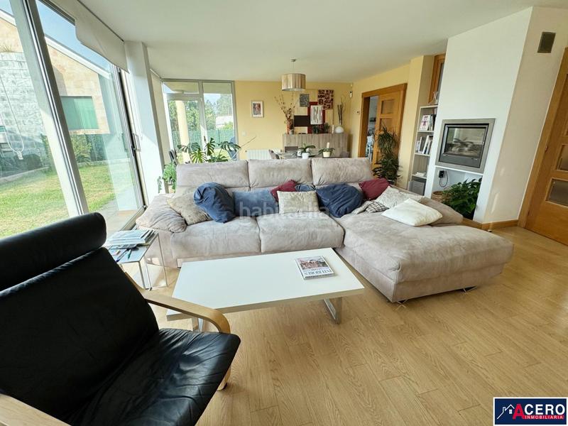 Foto bf85fd04-98ba-4154-83ad-f6f566794922. Xalet amb aparcament piscina a Mompia Santa Cruz de Bezana