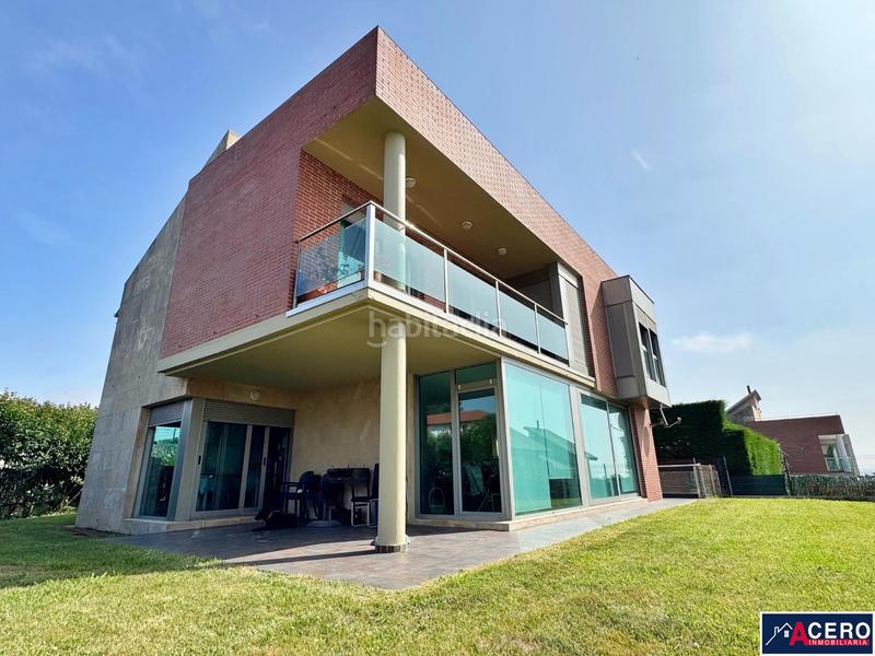 Foto febb4f21-efcc-44ed-ac7d-bea0793db6b7. Xalet amb aparcament piscina a Mompia Santa Cruz de Bezana