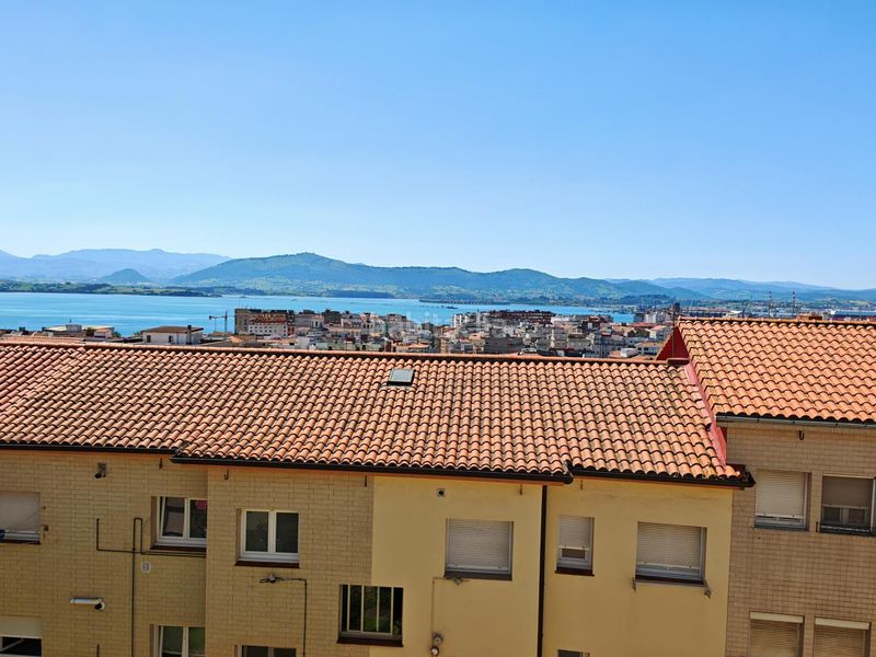 Foto b0d1d173-3f57-4273-84b9-a03fd78f98f4. Pis amb calefacció a Centro - Ayuntamiento Santander