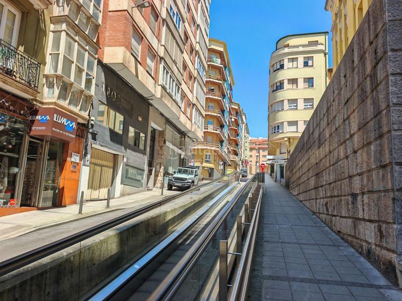 Foto f0a2a8dd-8681-4eb2-a3a4-45e5daf2d3b5. Pis amb calefacció a Centro - Ayuntamiento Santander