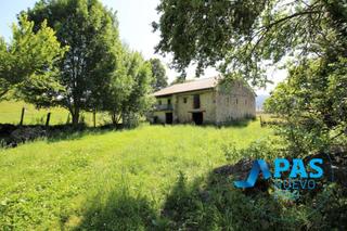 Casa  Barrio el perujo. Se vende casa en zona oriental de cantabria de 400m2 en finca de