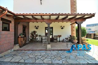 Chalet  Calle corbán. Original casa independiente de estilo montañés en santander con