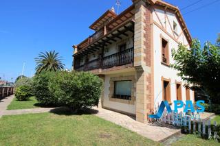 Casa  Calle corbán. Original casa independiente de estilo montañés en santander con