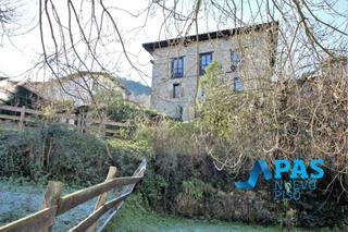 Casa  Barrio baro. Próxima a potes impresionante casona lebaniega