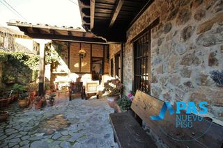 House  Barrio baro. Próxima a potes impresionante casona lebaniega