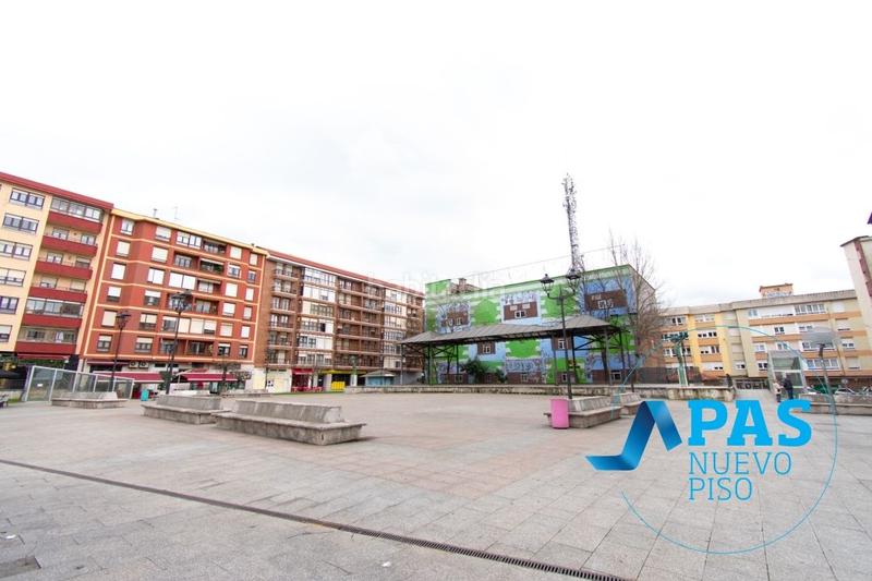 Foto 8d495169-ff33-497e-b603-fe383b7c5d6e. Piso estupendo piso con terraza de 3 habitaciones en la mejor calle de Muriedas. en Camargo