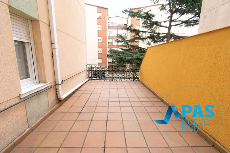 Foto c45c4444-536a-4987-a266-fbb2ff0e0341. Piso estupendo piso con terraza de 3 habitaciones en la mejor calle de Muriedas. en Camargo