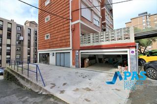 Aparcament cotxe  Bajada de la calzada. En general dávila, santander, local cerrado con vado familiar pa