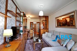 Piso  Calle gerardo diego. Magnifico piso tres habitaciones, dos baños con garaje y traster