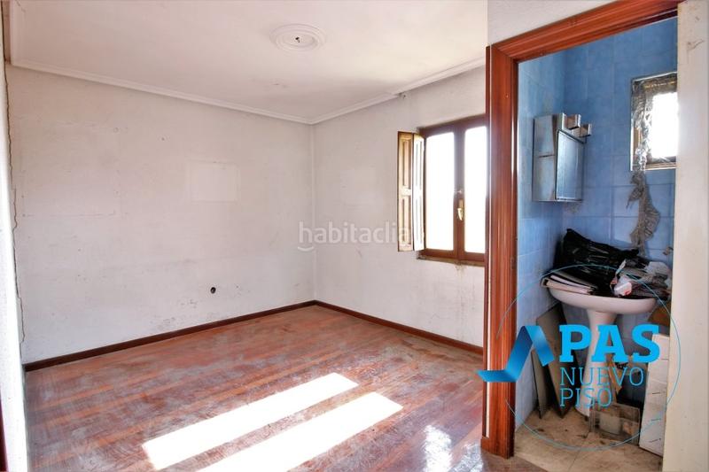 Foto 1f645ffa-748a-4ae5-948e-245947919931. Chalet en Tanos, casa de dos plantas con preciosa finca en suelo urbano en Torrelavega