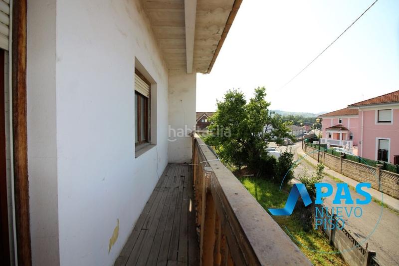 Foto 3ec434fb-9df9-479c-ae3c-0f7cc74790f1. Chalet en Tanos, casa de dos plantas con preciosa finca en suelo urbano en Torrelavega