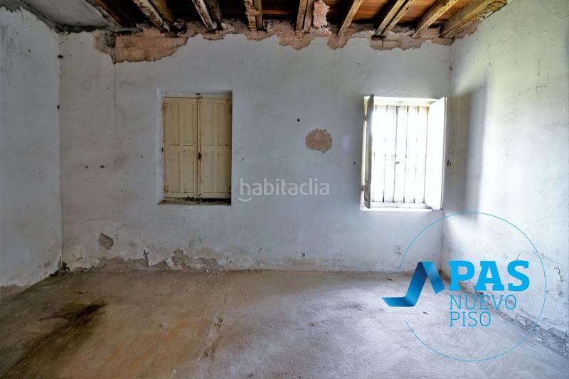 Foto 4454b6f1-1380-43af-bf5a-76532dfa9c84. Chalet en Tanos, casa de dos plantas con preciosa finca en suelo urbano en Torrelavega