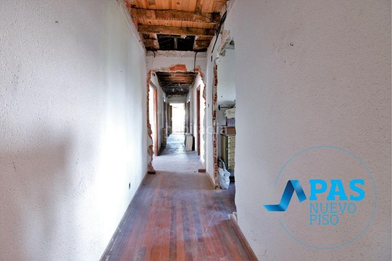 Foto d362acac-5b83-4415-855a-4874cd3a2c73. Chalet en Tanos, casa de dos plantas con preciosa finca en suelo urbano en Torrelavega