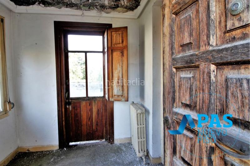 Foto dc7fdb3a-f8f8-4925-9409-b2406a278f16. Chalet en Tanos, casa de dos plantas con preciosa finca en suelo urbano en Torrelavega