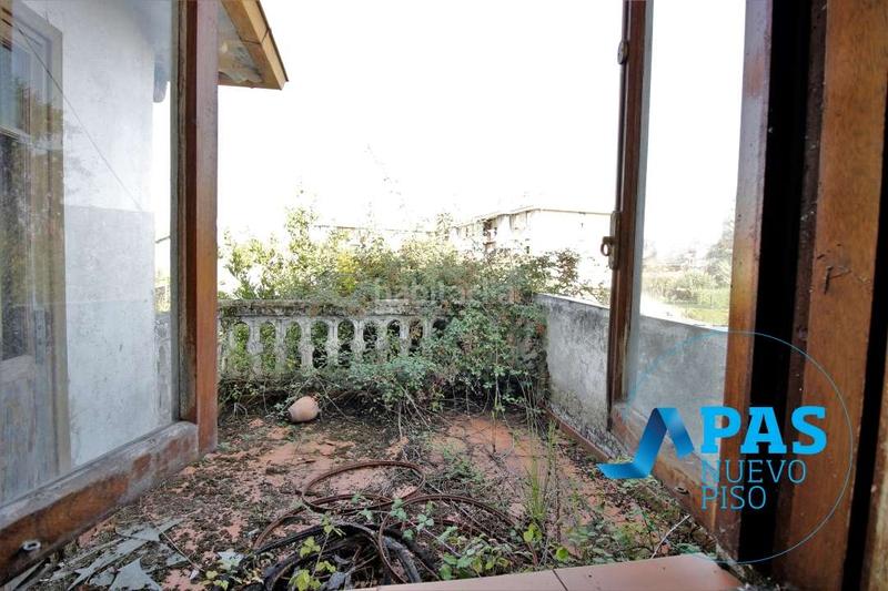 Foto f3ce1d8c-6fb0-4161-840b-397041f0464d. Chalet en Tanos, casa de dos plantas con preciosa finca en suelo urbano en Torrelavega