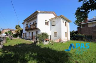 Casa  Calle tanos. En tanos, torrelavega casa de dos plantas con preciosa finca en