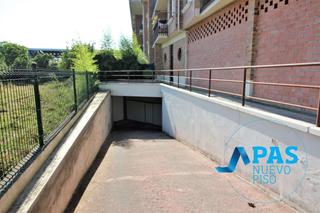 Aparcament cotxe  Avenida benedicto ruiz. Venta de almacéngarajeestacionamiento de más de 200 m2 en pleno