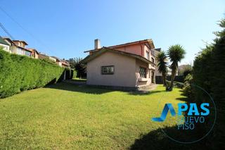 Casa  Avenida de valdecilla. Chalet señorial con amplia parcela, en la exclusiva zona de ciud