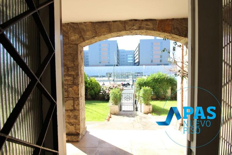 Foto d9bea238-eb95-4ba9-b17e-aad4fdbe9637. Haus mit heizung parking in Cuatro Caminos Santander