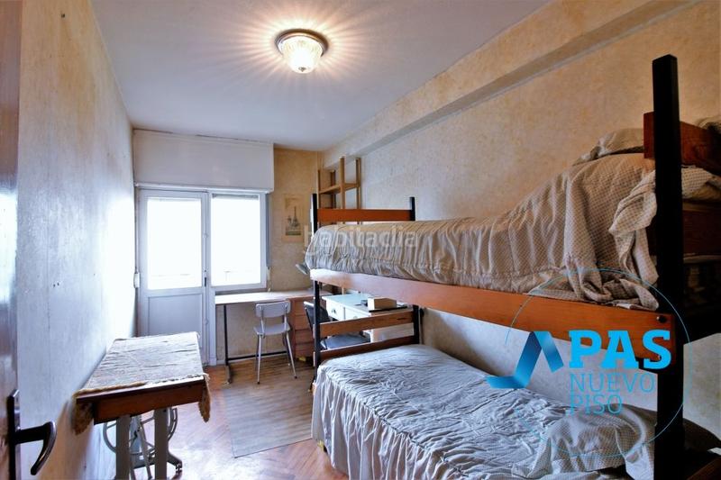 Foto 4b2d199b-29c0-40b0-8def-4a88073b5246. Piso puertochico en venta piso de tres dormitorios, junto a reina victoria y próximo a la bahía en Santander