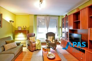 Etagenwohnung  Calle carlos iii. Piso con amplitud de 4 habitaciones en el centro de santander.