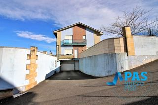 Casa  Barrio polanco. Polanco, a 10 minutos de torrelavega. en venta chalet moderno y