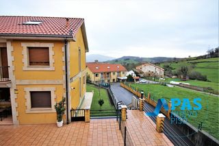 Haus  Calle la penia. En penagos, próximo a cabárceno, en venta chalet pareado de 4 ha