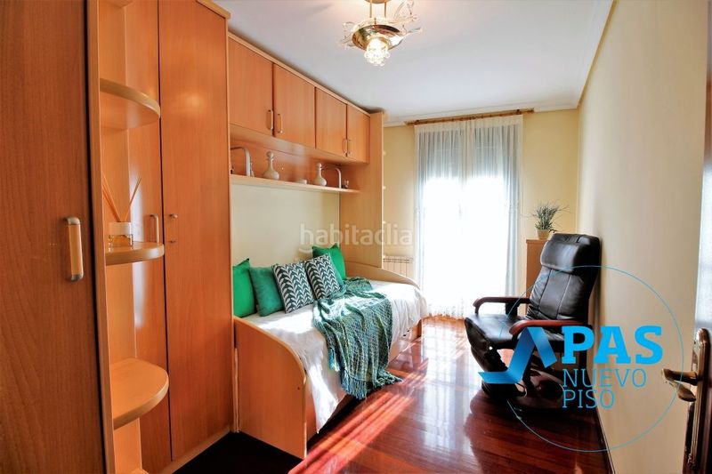 Foto 27552d6c-f181-4d8c-90a3-d53206b8a408. Pis amb calefacció aparcament a Cuatro Caminos Santander