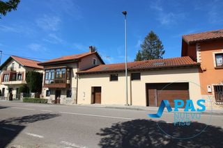 Casa  Calle prosperidad. Estupenda casa actualizada con gran garaje y espectacular terren