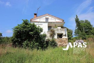 Casa  Barrio moncobe. Riotuerto, a unos 20 kms de las playas de somo y loredo en canta
