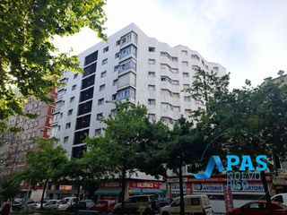 Appartamento in Numancia - San Fernando. Piso en cuatro caminos, junto a la alameda de oviedo con  tres d