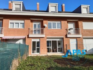 Location Appartement  Barrio san josé. En boo de pielagos. en alquiler para fijo piso bajo con jardín y