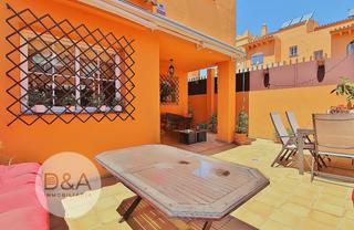 Maison jumelée à Lo Cea. Descubre tu nuevo hogar en rincón de la victoria, málaga! te pre